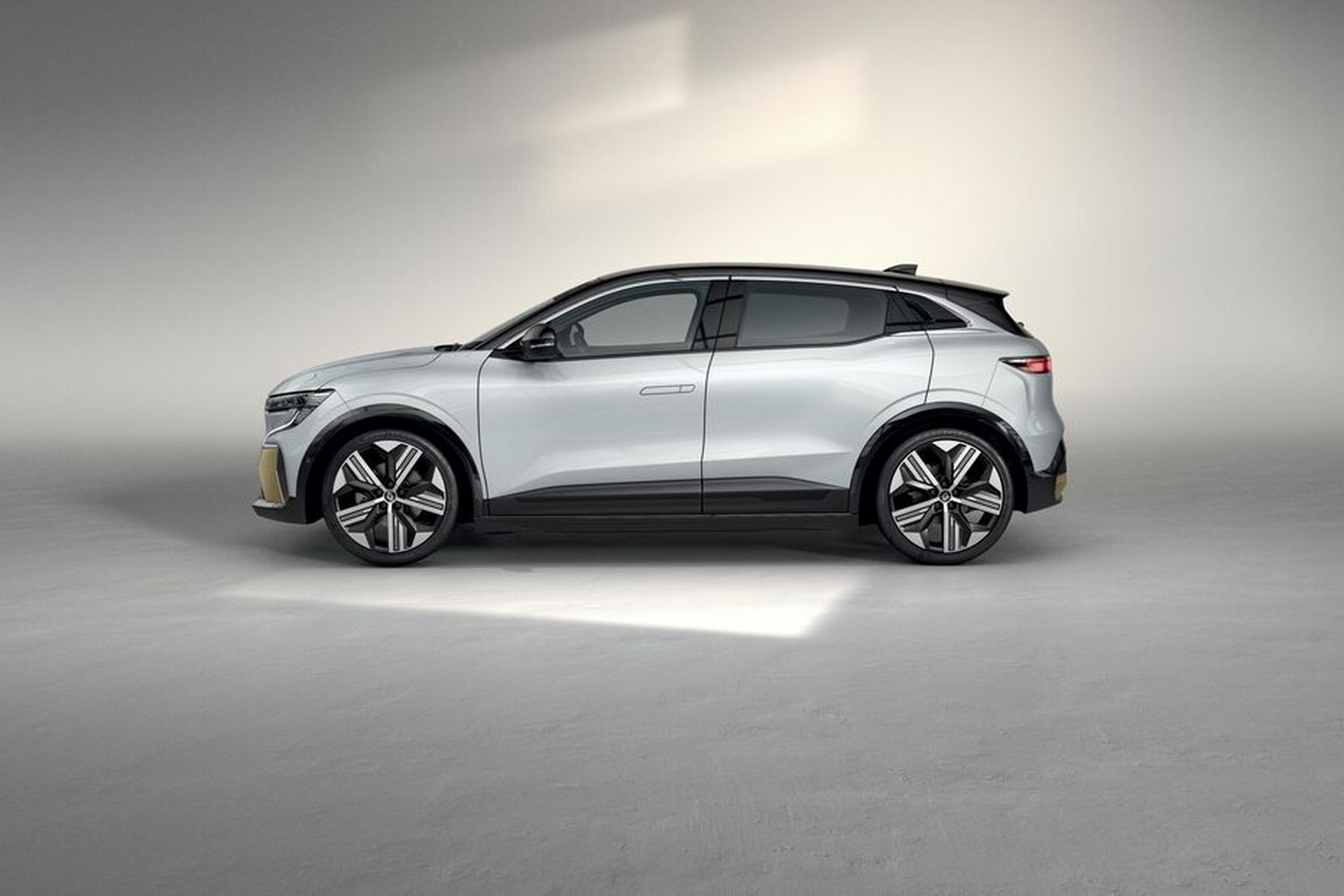 Renault electric hatchback studio shot illustrating EV bodywork repair complexity