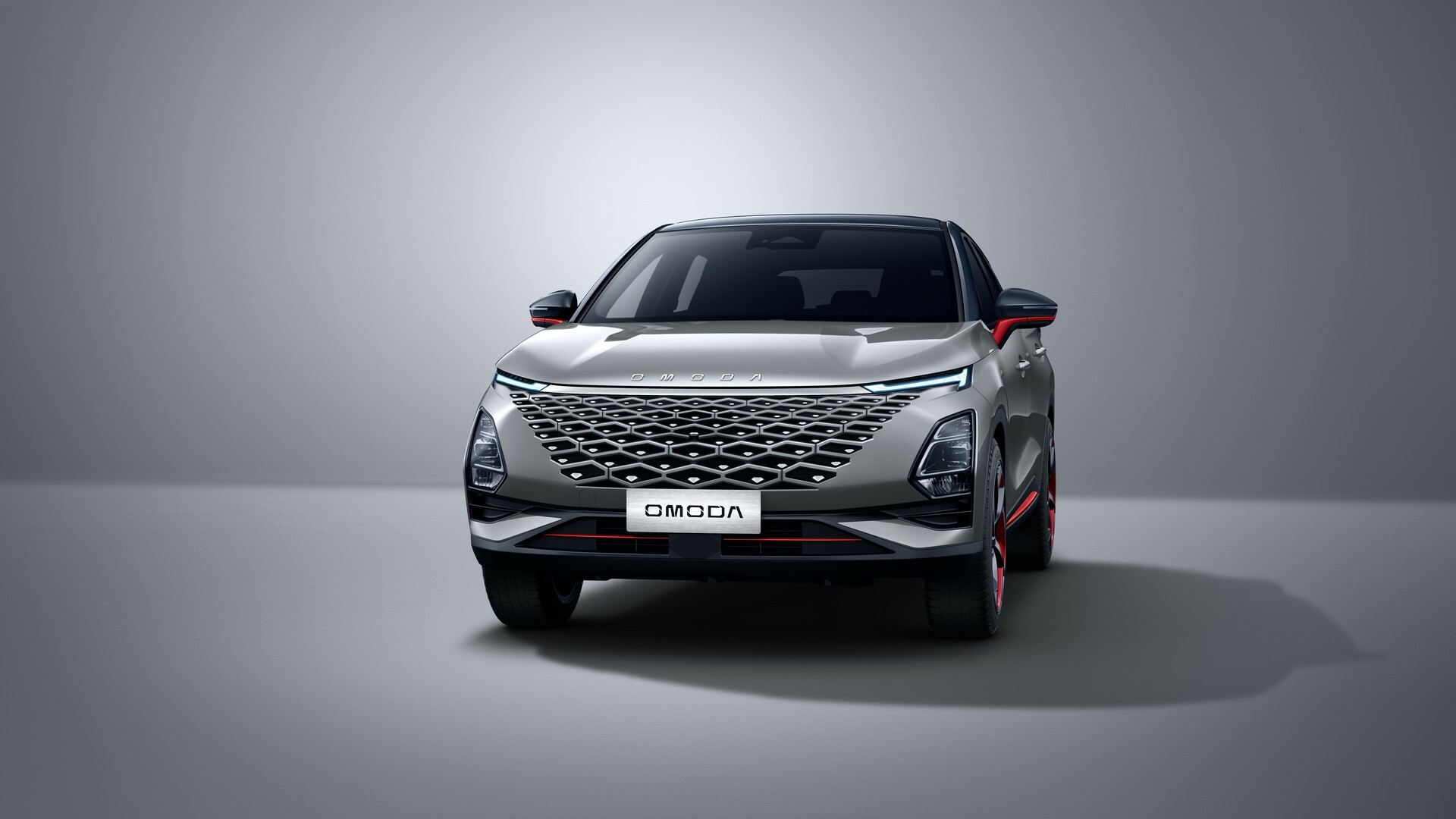 Omoda 5 PCP car shown front-on in a studio, showing the diamond-pattern grille