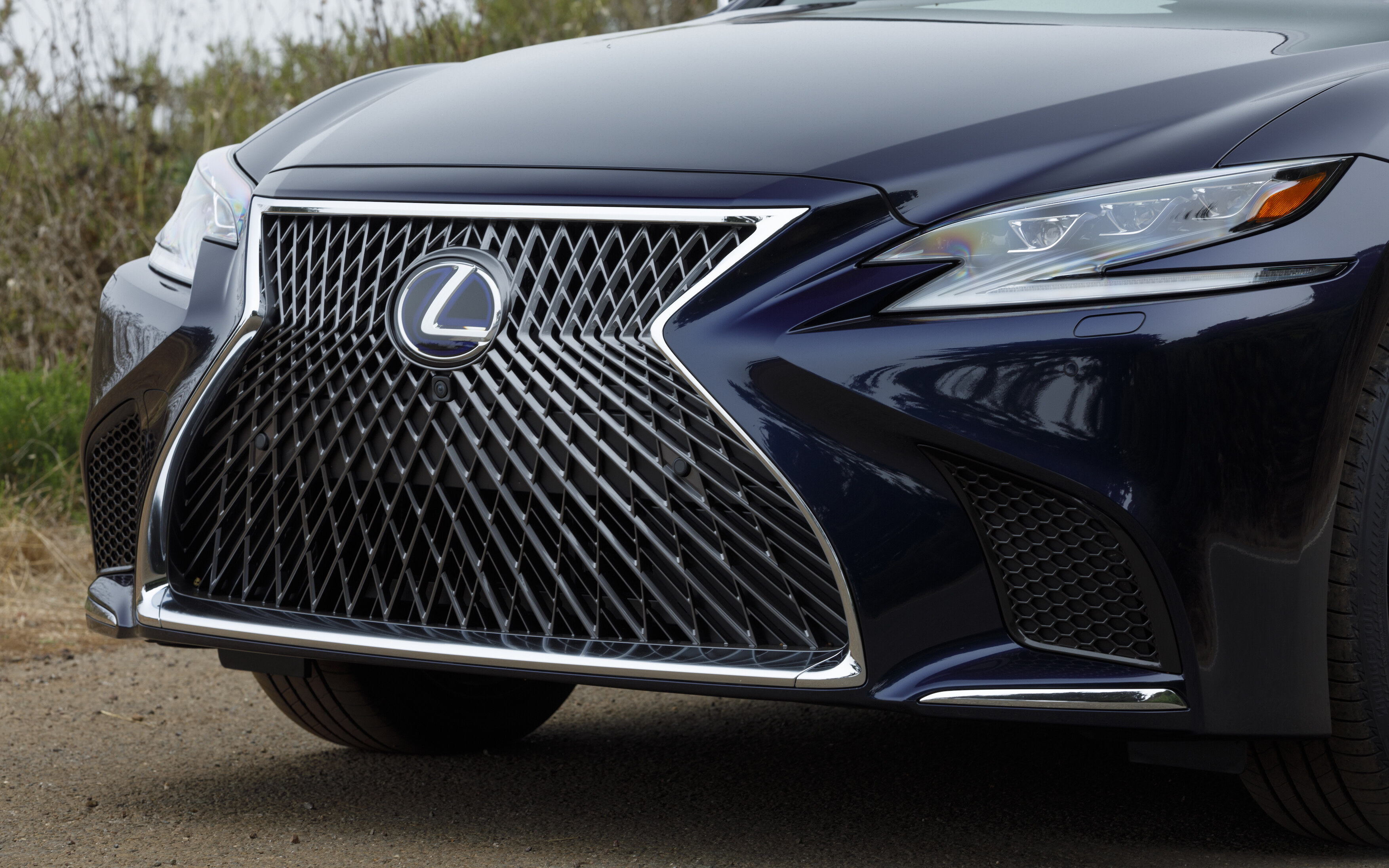 Lexus LS 500h spindle grille and LED headlight detail on the used XF50