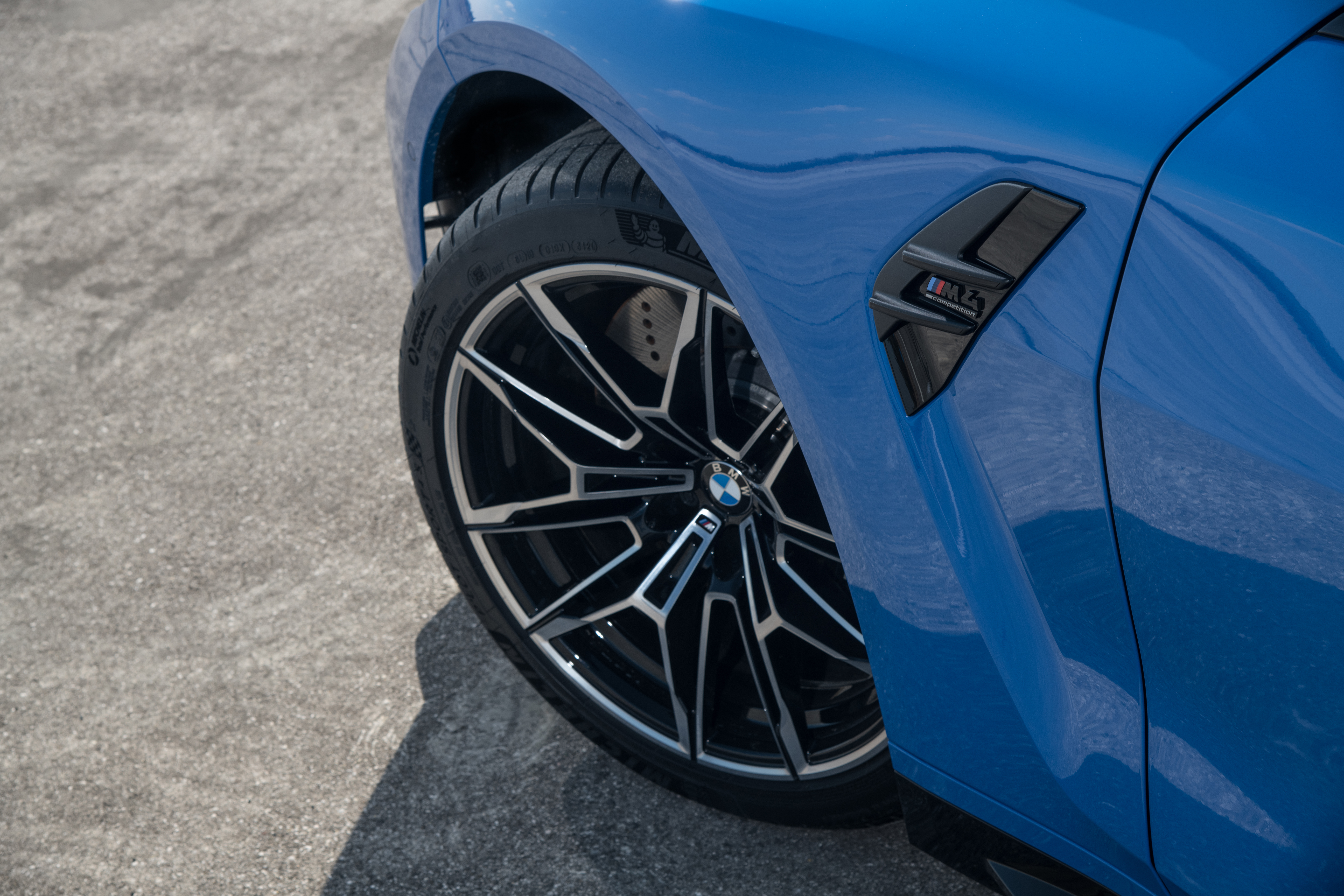 BMW M4 G82 staggered wheel tyre and brake detail