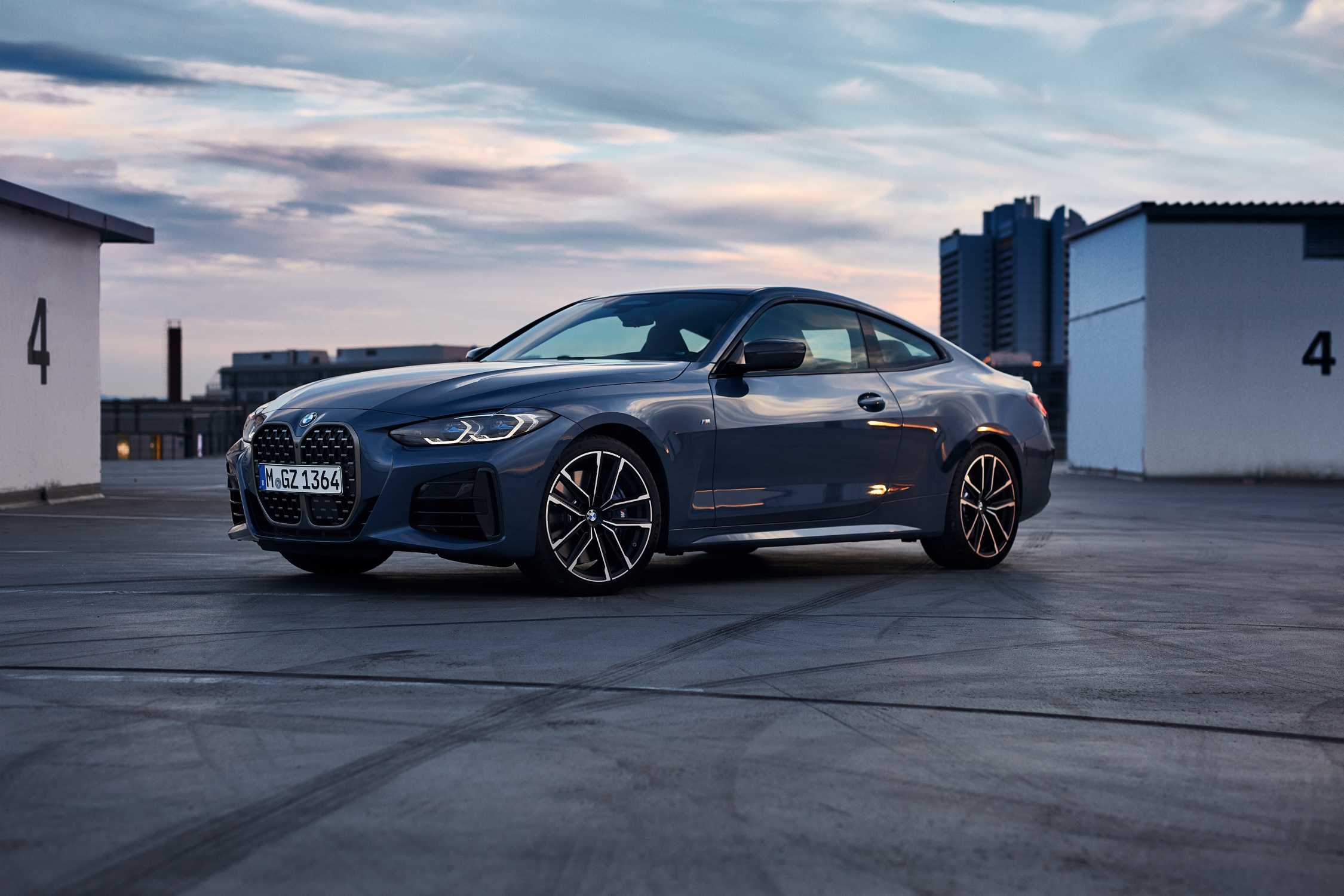 BMW 4 Series G22 used grey M440i front three-quarter showing the large kidney grille