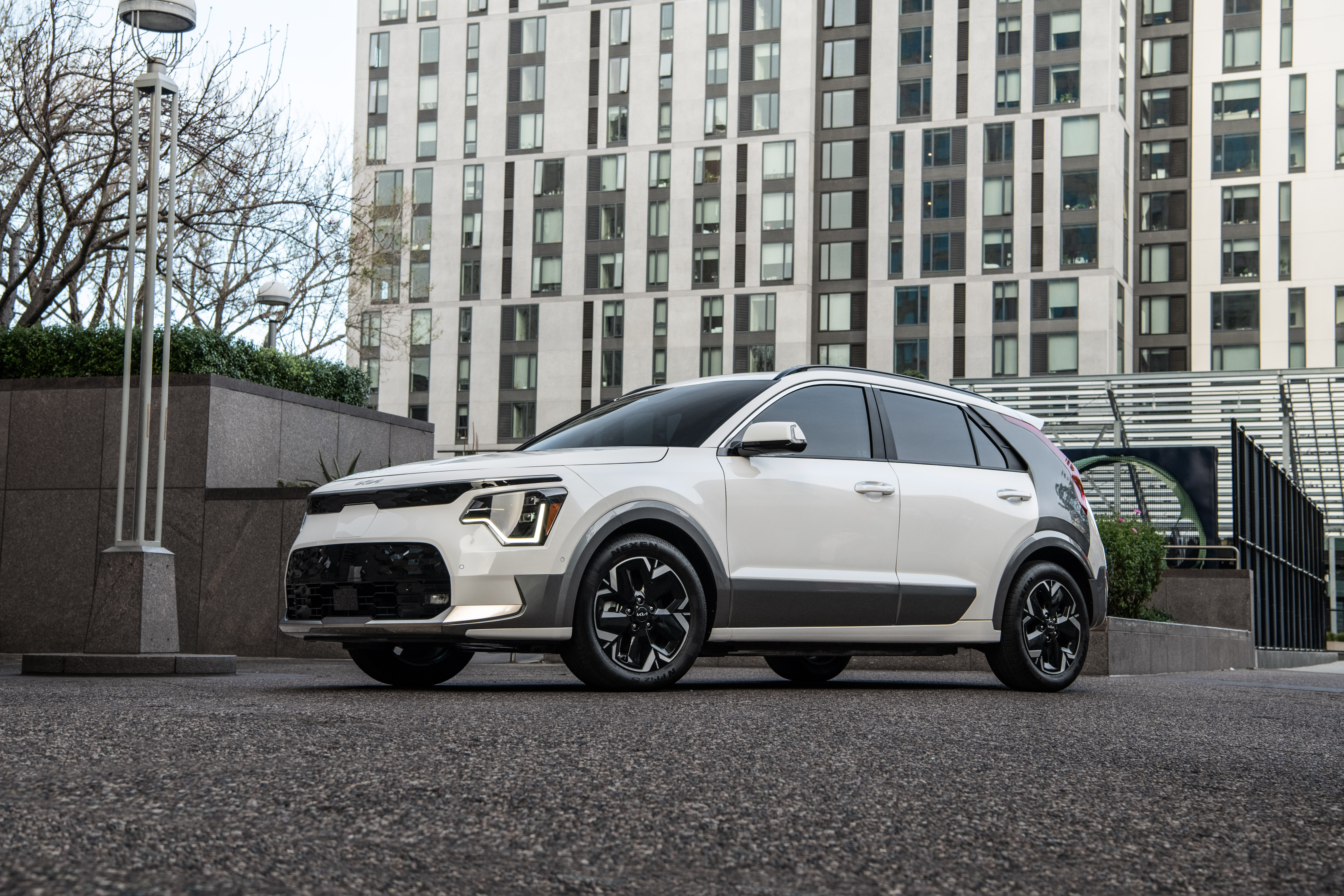 Kia Niro EV exterior, basic-rate salary sacrifice worked example
