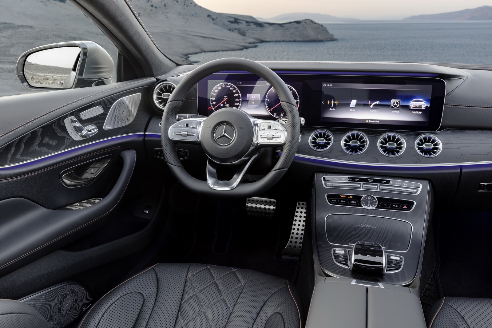 Mercedes CLS C257 interior twin-screen MBUX dashboard to check for glitches