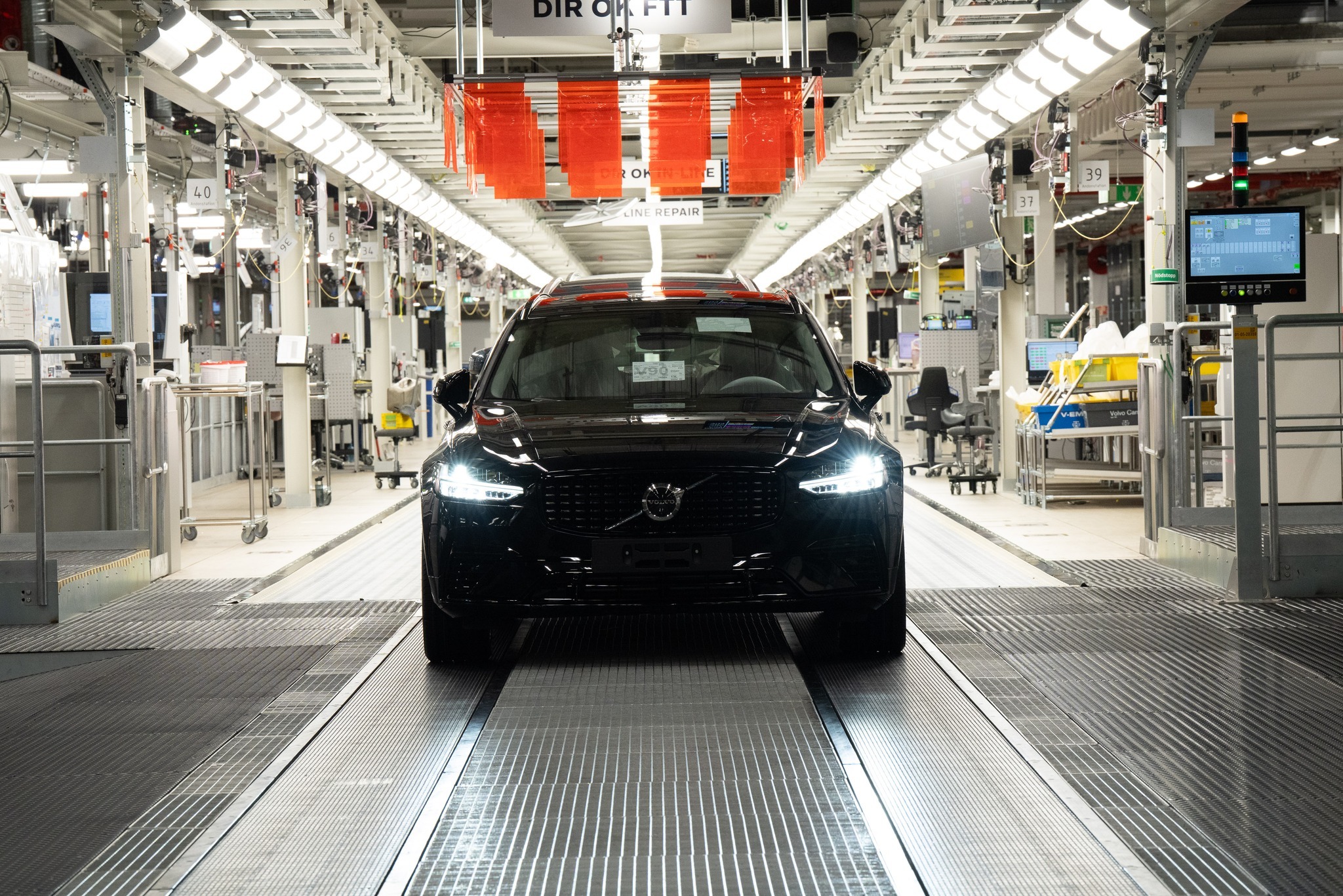Line of used Volvo V90 estates, the premium estate to inspect for known faults