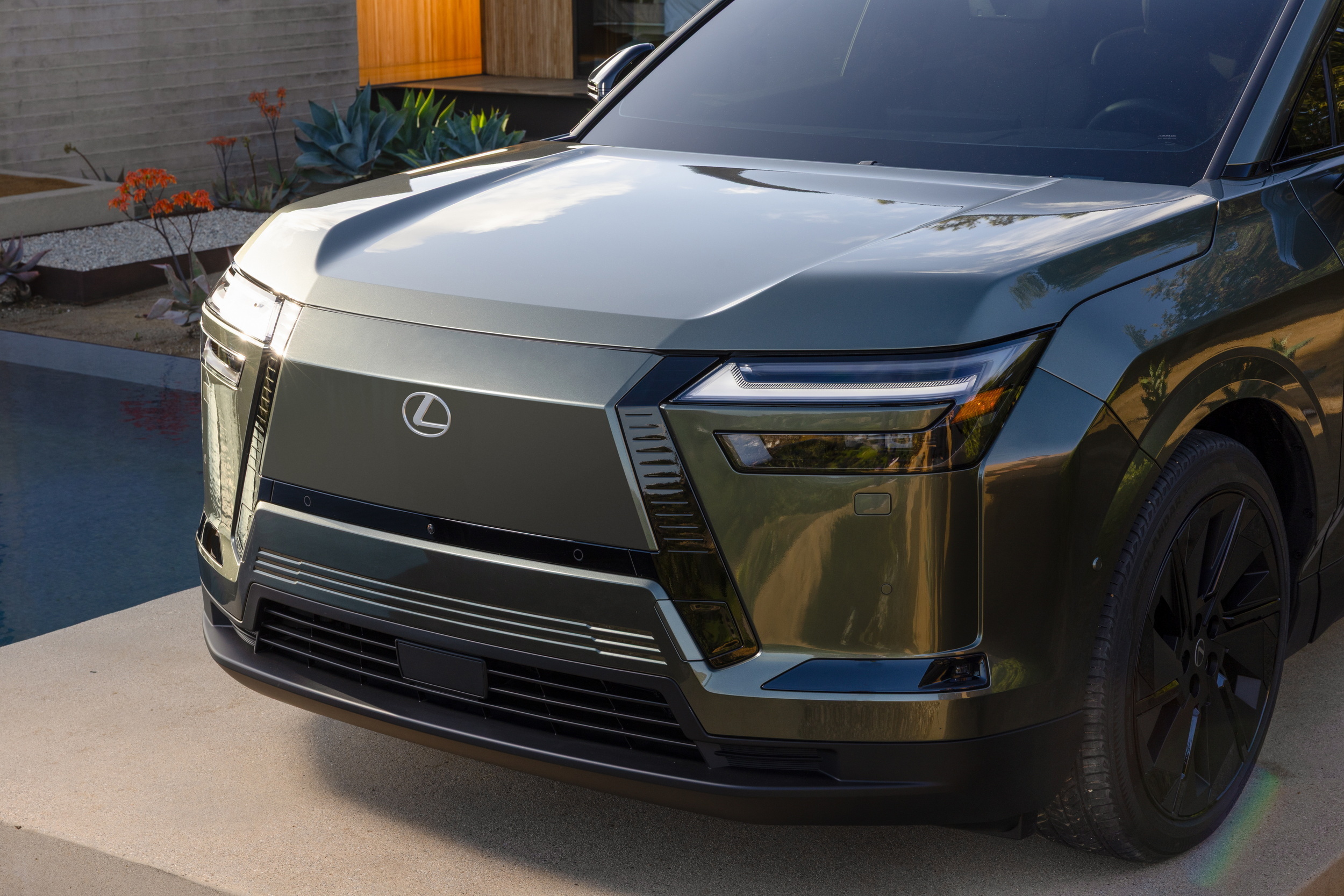 Lexus TZ front grille and headlight detail showing the new spindle design