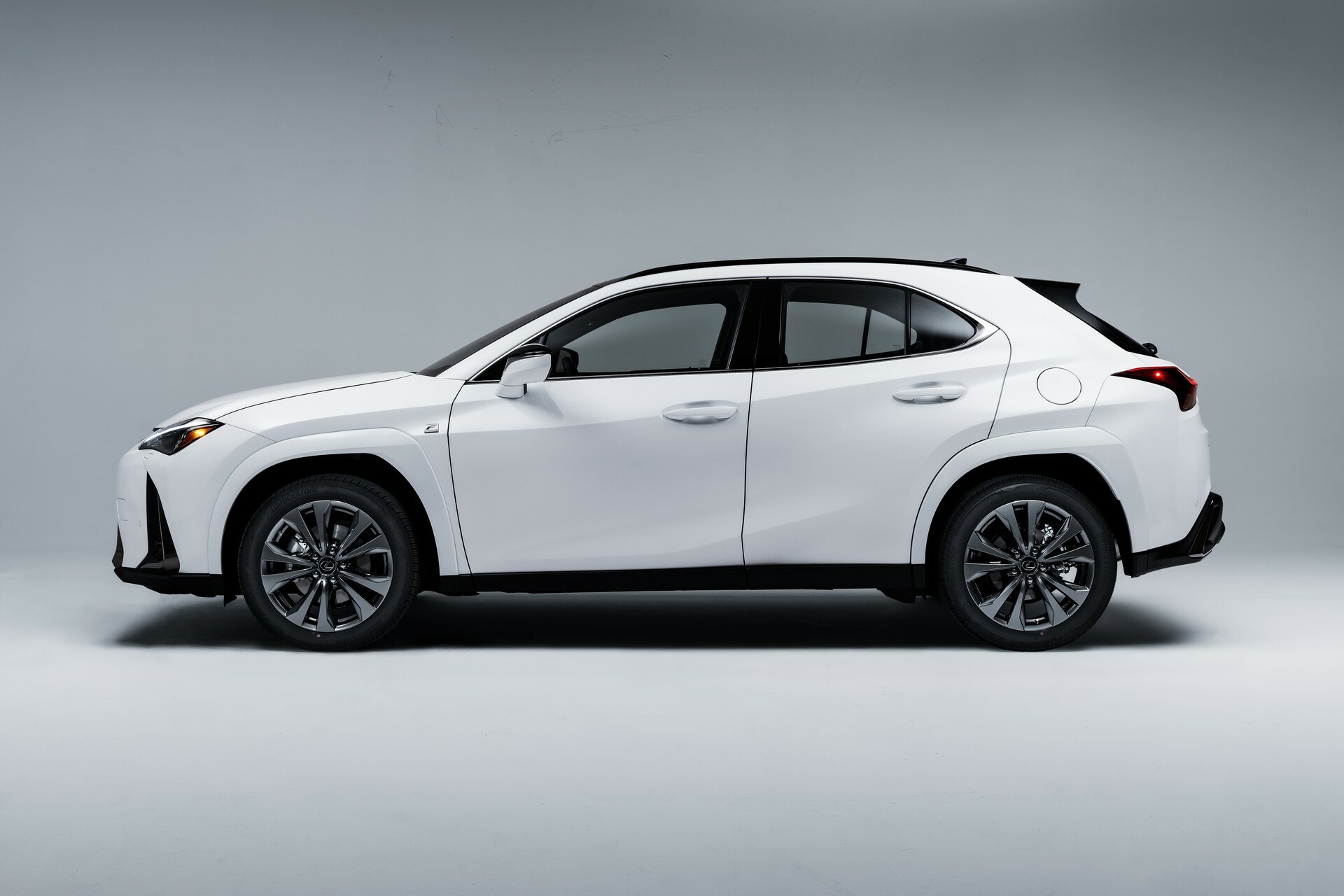 Lexus UX side profile, the Lexus Relax coverage gap to avoid