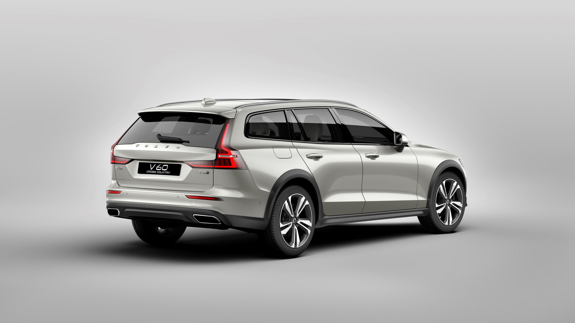 Volvo V60 Cross Country used, the raised all-wheel-drive estate with body cladding