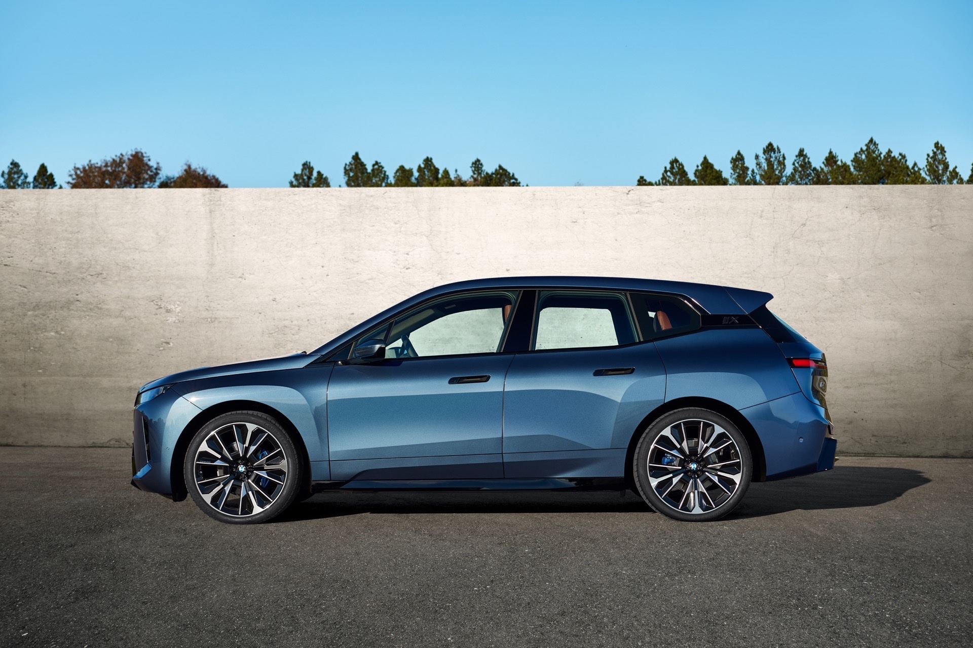 BMW iX side profile showing the full-size SUV proportions relevant to the salary sacrifice case