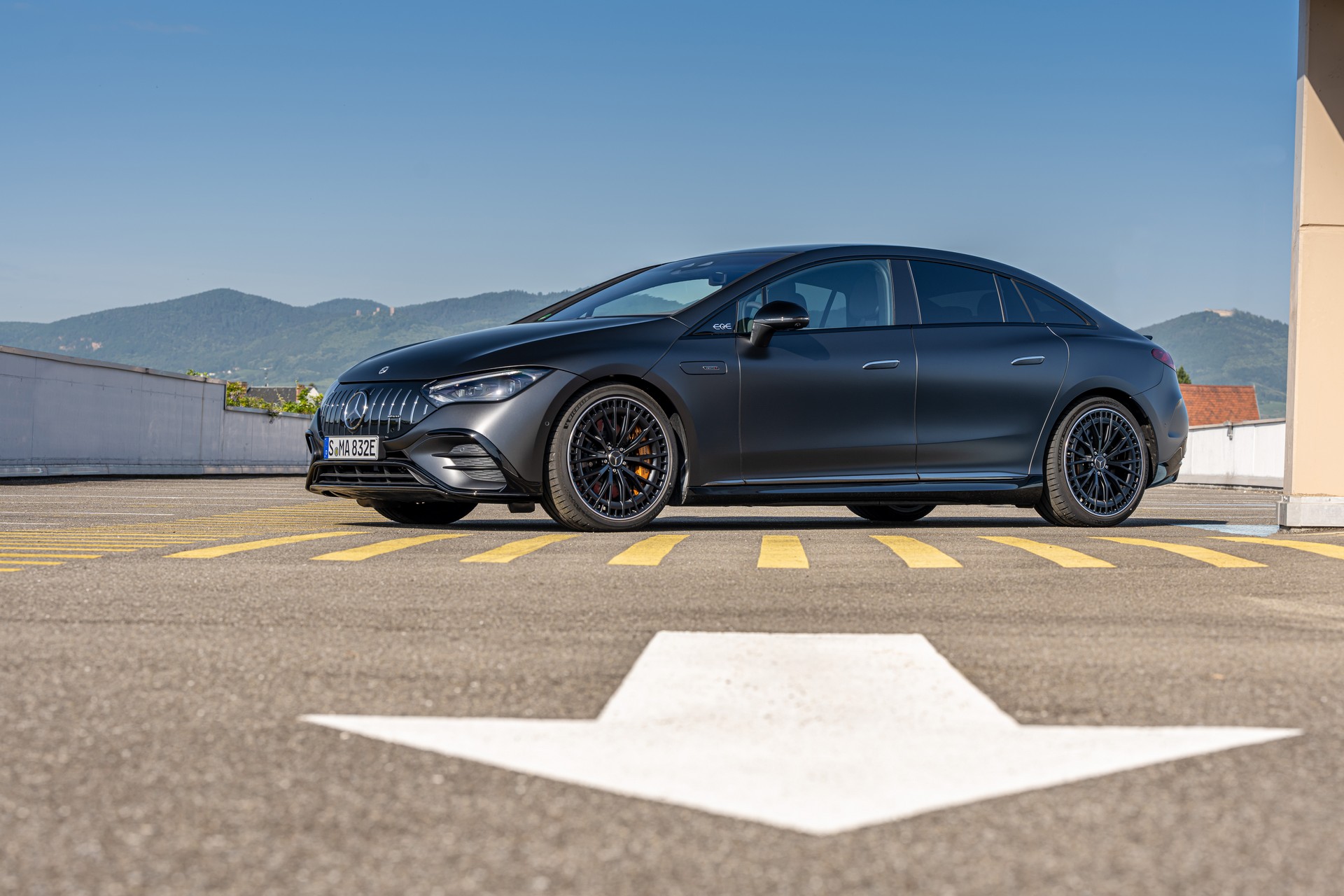Mercedes-Benz EQE saloon, covered by the Mercedes-Benz BEV Battery Certificate