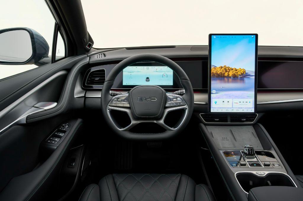 BYD Sealion 7 electric coupe-SUV, front three-quarter view