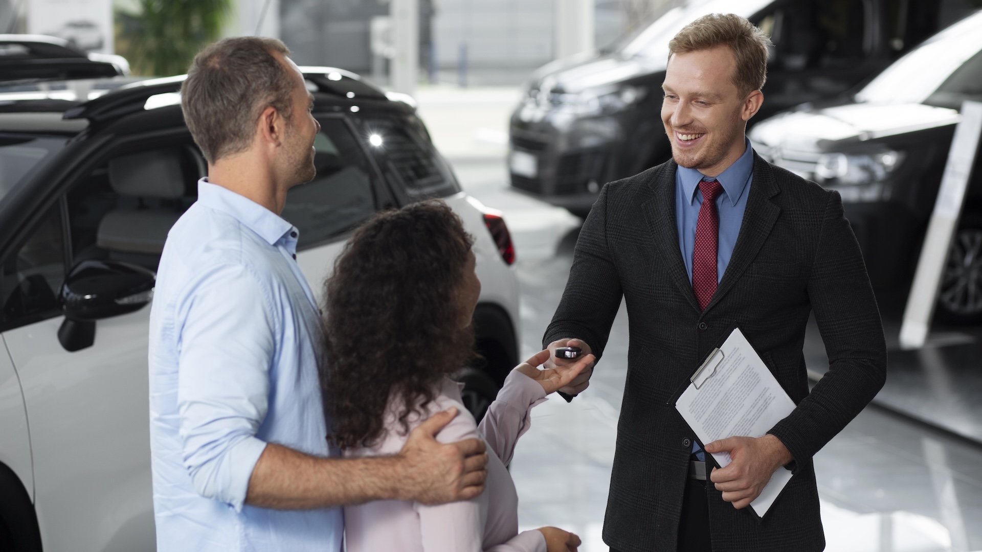 Hire purchase versus PCP cost comparison for a £25,000 car