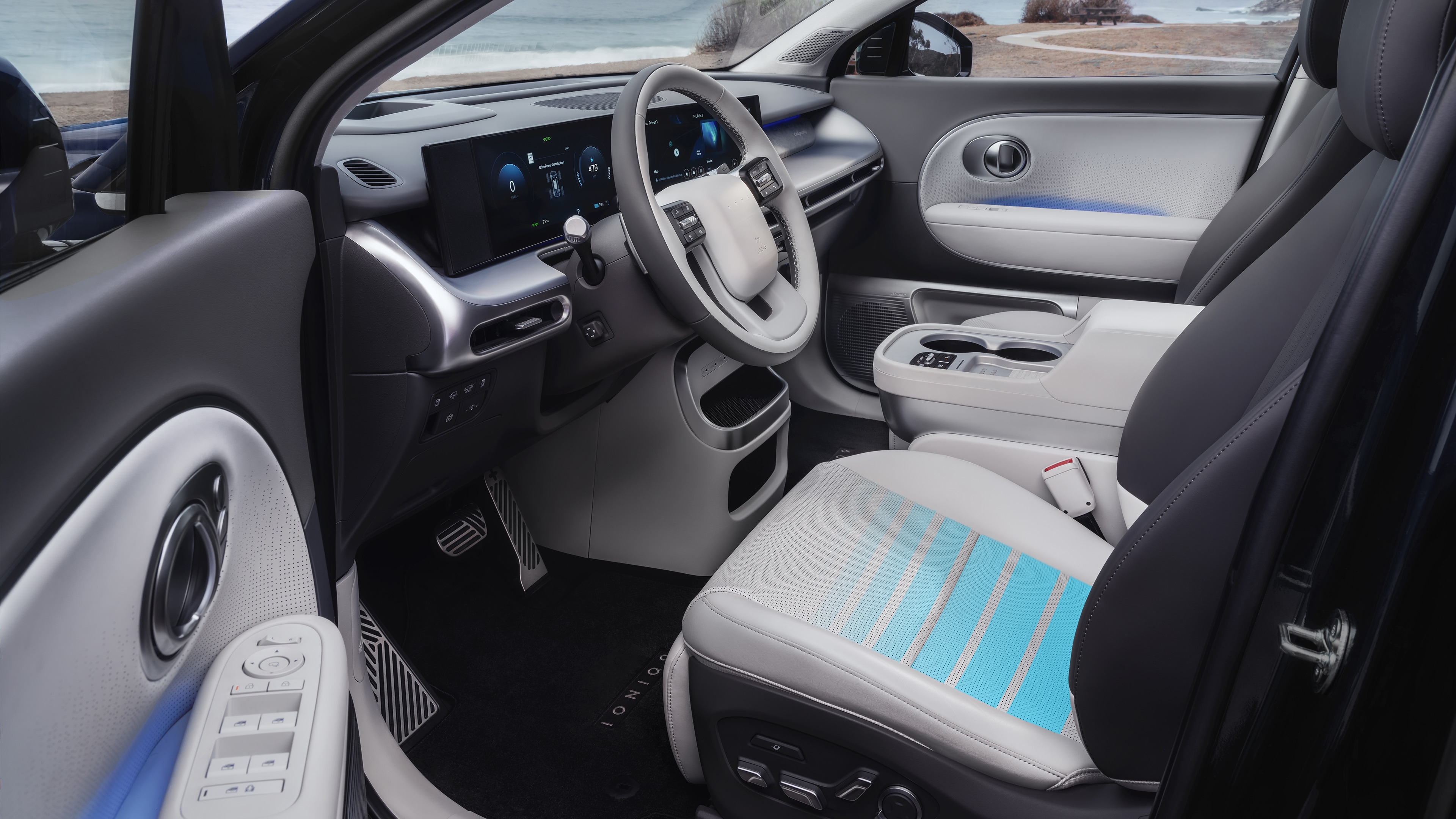 Hyundai Ioniq 9 front cabin and dual curved displays