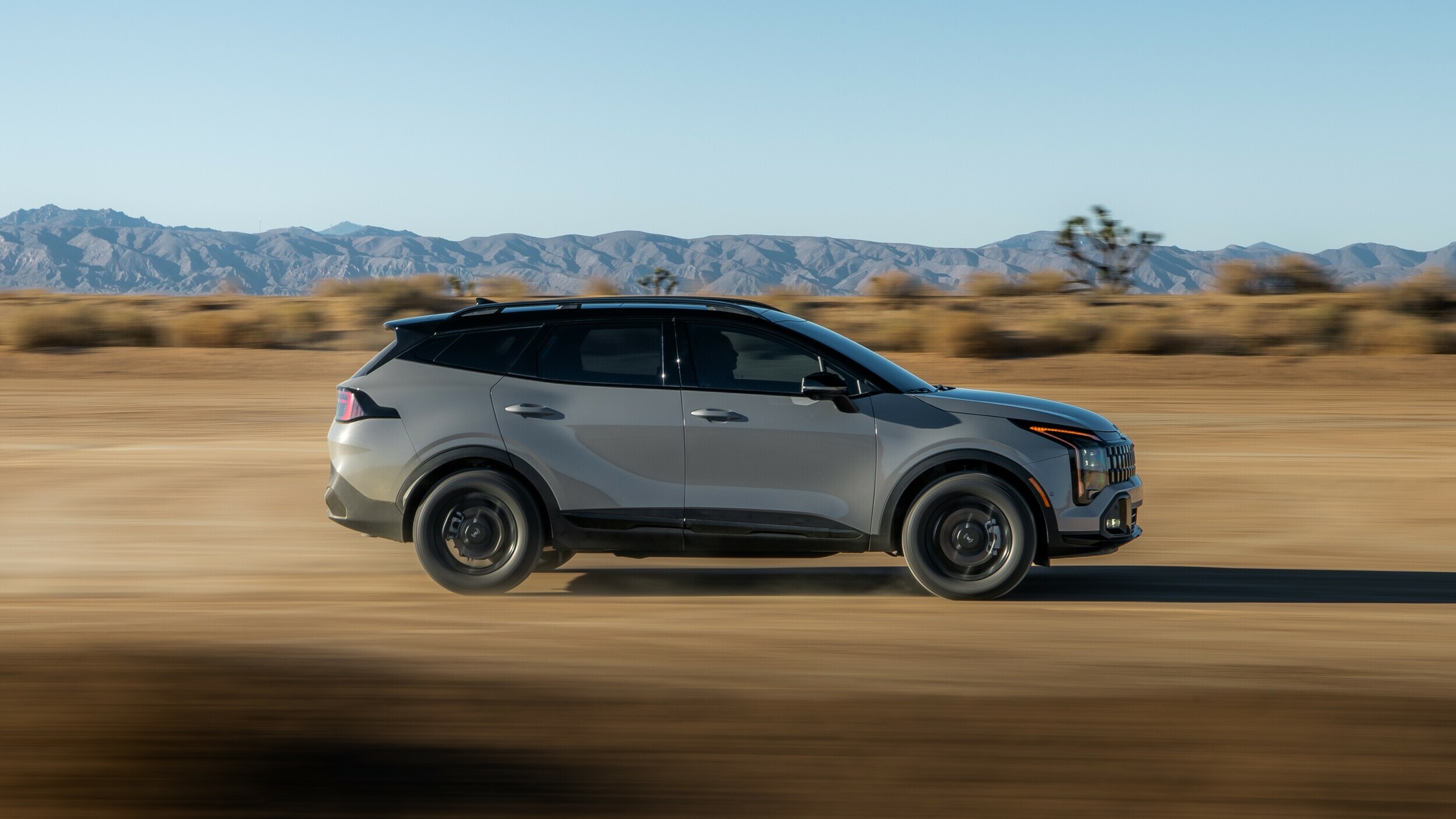 Kia Sportage front three-quarter dynamic shot