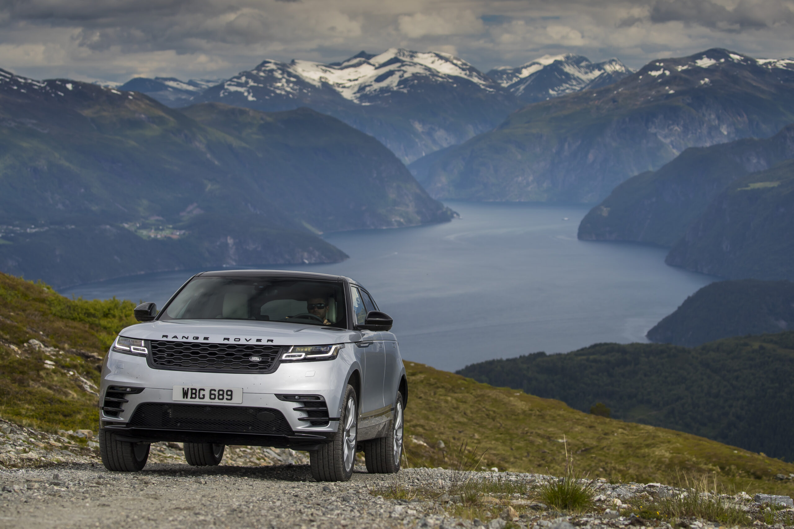 Range Rover Velar premium SUV illustrating 0% APR vs deposit contribution car finance