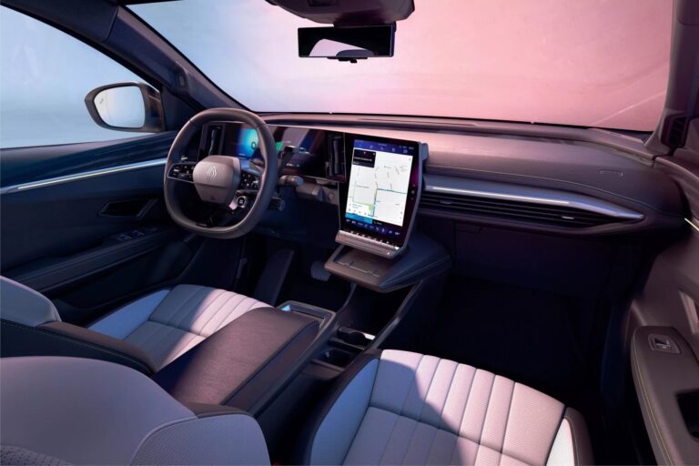 Renault Scenic E-Tech interior dashboard and OpenR Link screen