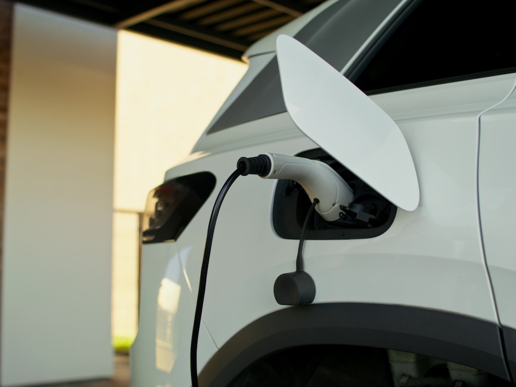 Buy now or wait for Q4? The 2026 used-EV timing call that could save — or cost — you £2,000