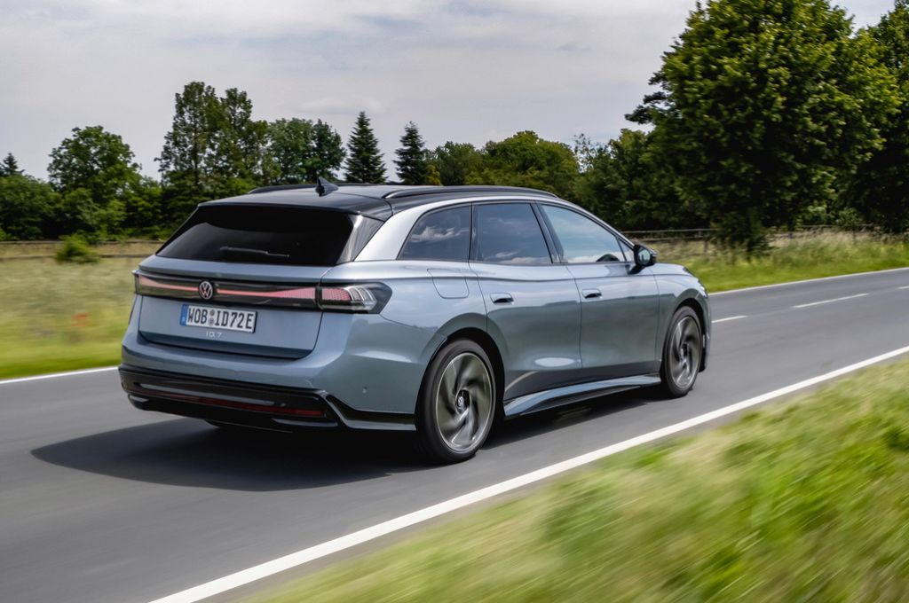 VW ID.7 Tourer UK 2026 review: the electric estate that out-boots a BMW i5