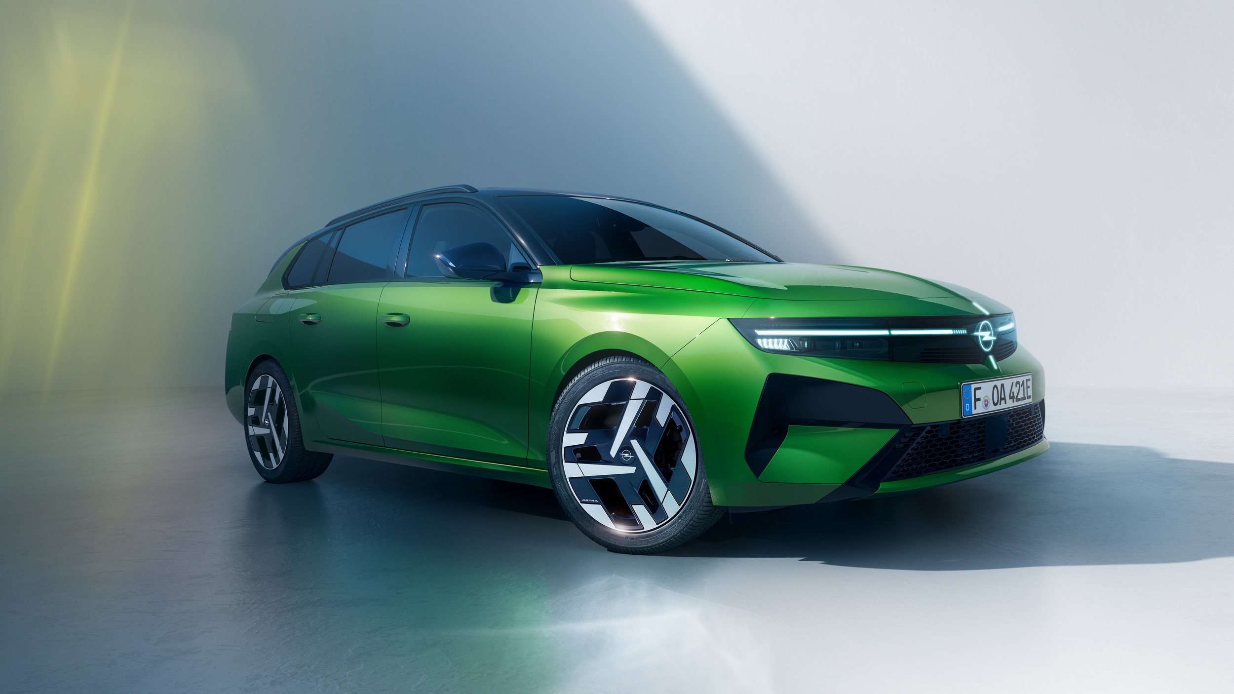 Vauxhall Astra Electric Sports Tourer front three-quarter studio