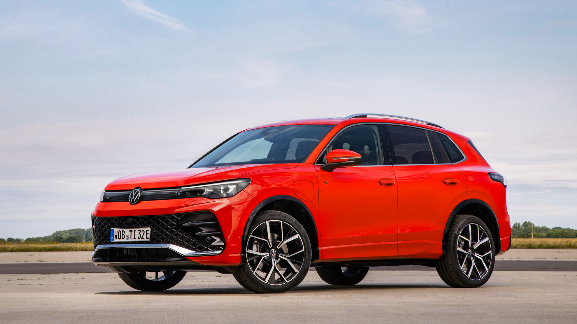 VW Tiguan R-Line finance Q2 2026, static front three-quarter