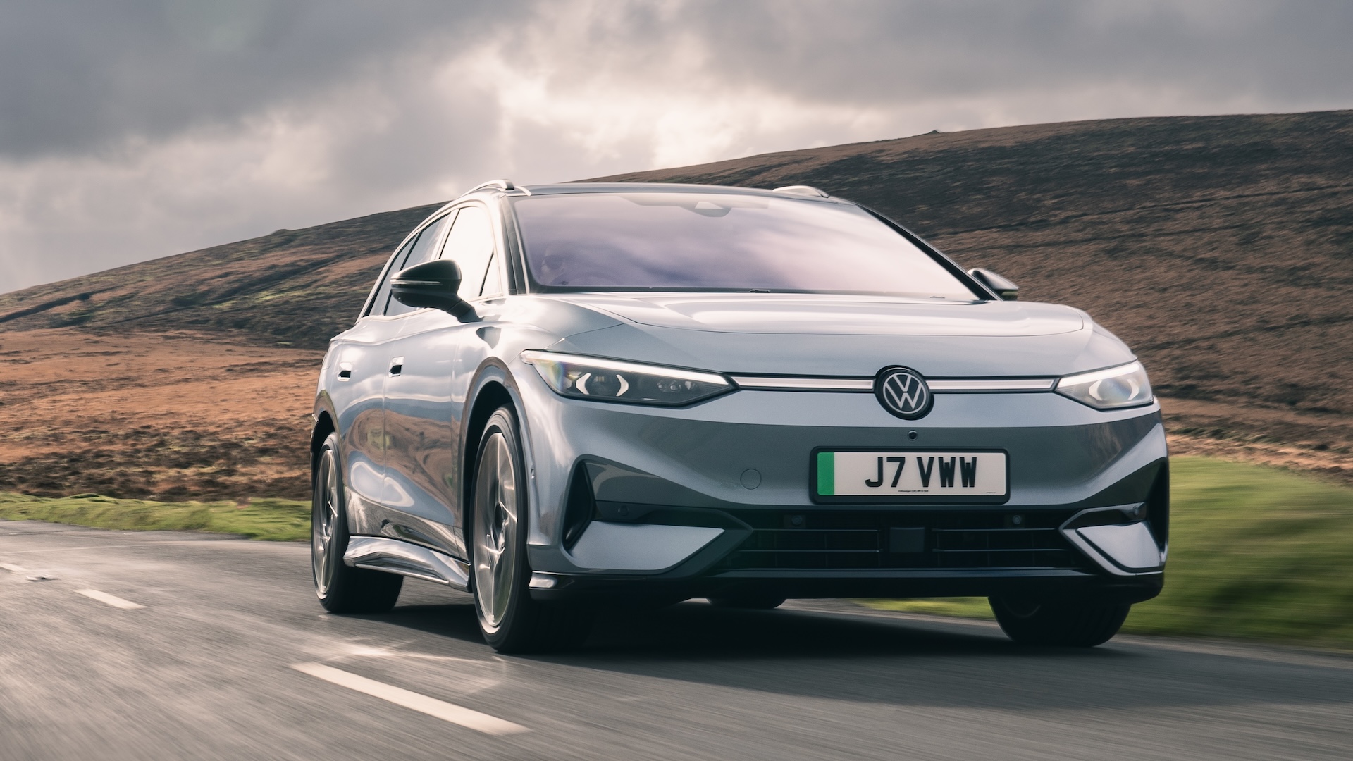 Volkswagen ID.7 Tourer electric estate load bay and long roofline, the fleet-focused rival to the BMW i5 Touring